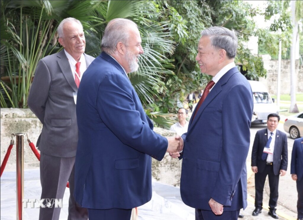 Cuban Prime Minister Manuel Marrero Cruz affirmed that the visit of General Secretary and President To Lam is an event of historic significance in the relationship between the two countries. Photo: VNA