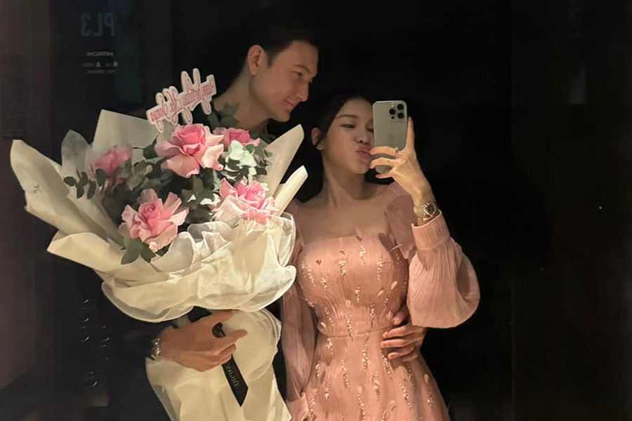 Thủ môn Đặng Văn Lâm và vợ đang sống trong một căn biệt thự ở Hưng Yên. Ảnh: FBNV