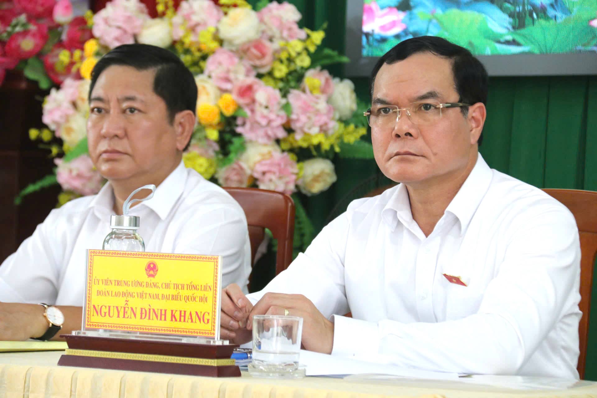 Đại biểu Quốc hội Nguyễn Đình Khang - Ủy viên Trung ương Đảng, Chủ tịch Tổng Liên đoàn Lao động Việt Nam tiếp xúc cử tri Ninh Thuận. Ảnh: Thanh Thúy