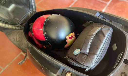 Sắp xếp đồ đạc gọn gàng giúp tối ưu hóa không gian cốp xe tay ga. Ảnh: Ngọc Diệp.