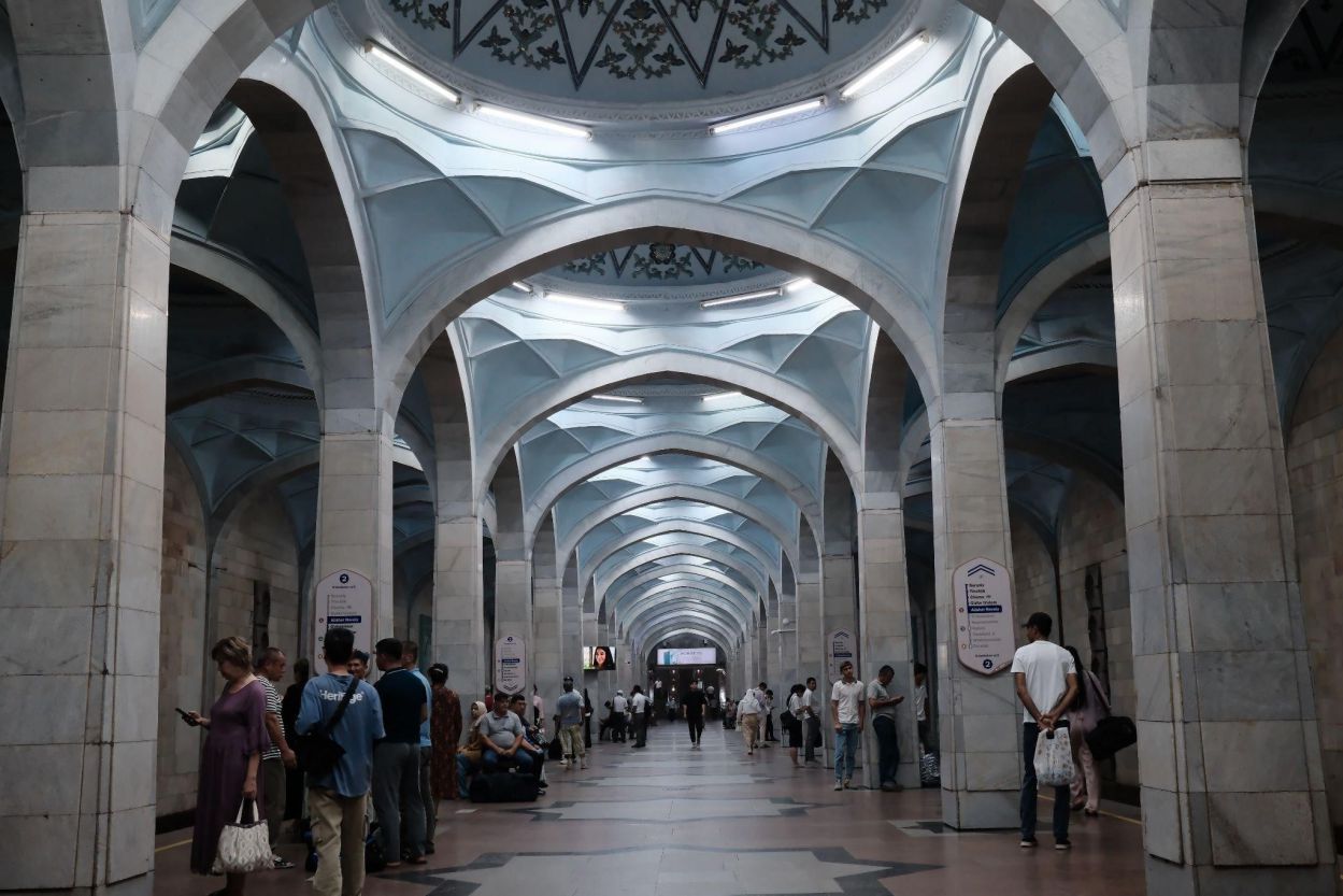 Alisher Navoi Station (Uzbekistan) combines the beauty of Islamic architecture with old Soviet architecture.