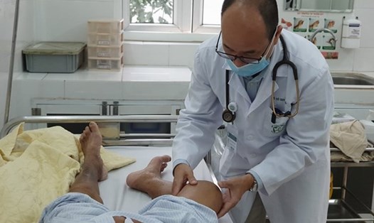 Sau mưa lũ, nhiều người mắc bệnh Whitmore. Ảnh: Thành Dương