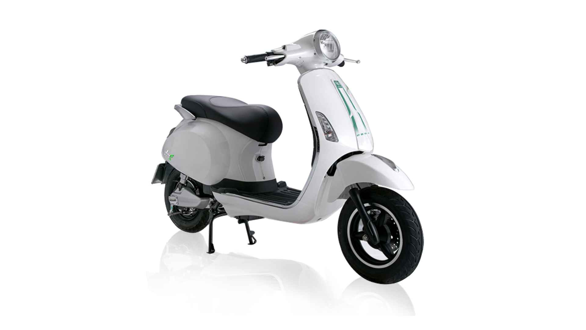 Xe máy điện đi được đường dài, có khả năng chống nước. Ảnh: Pega 