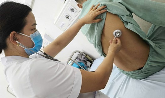 Nam bệnh nhân được khám tại Bệnh viện Đa khoa tỉnh Lào Cai. Ảnh: CDC Lào Cai