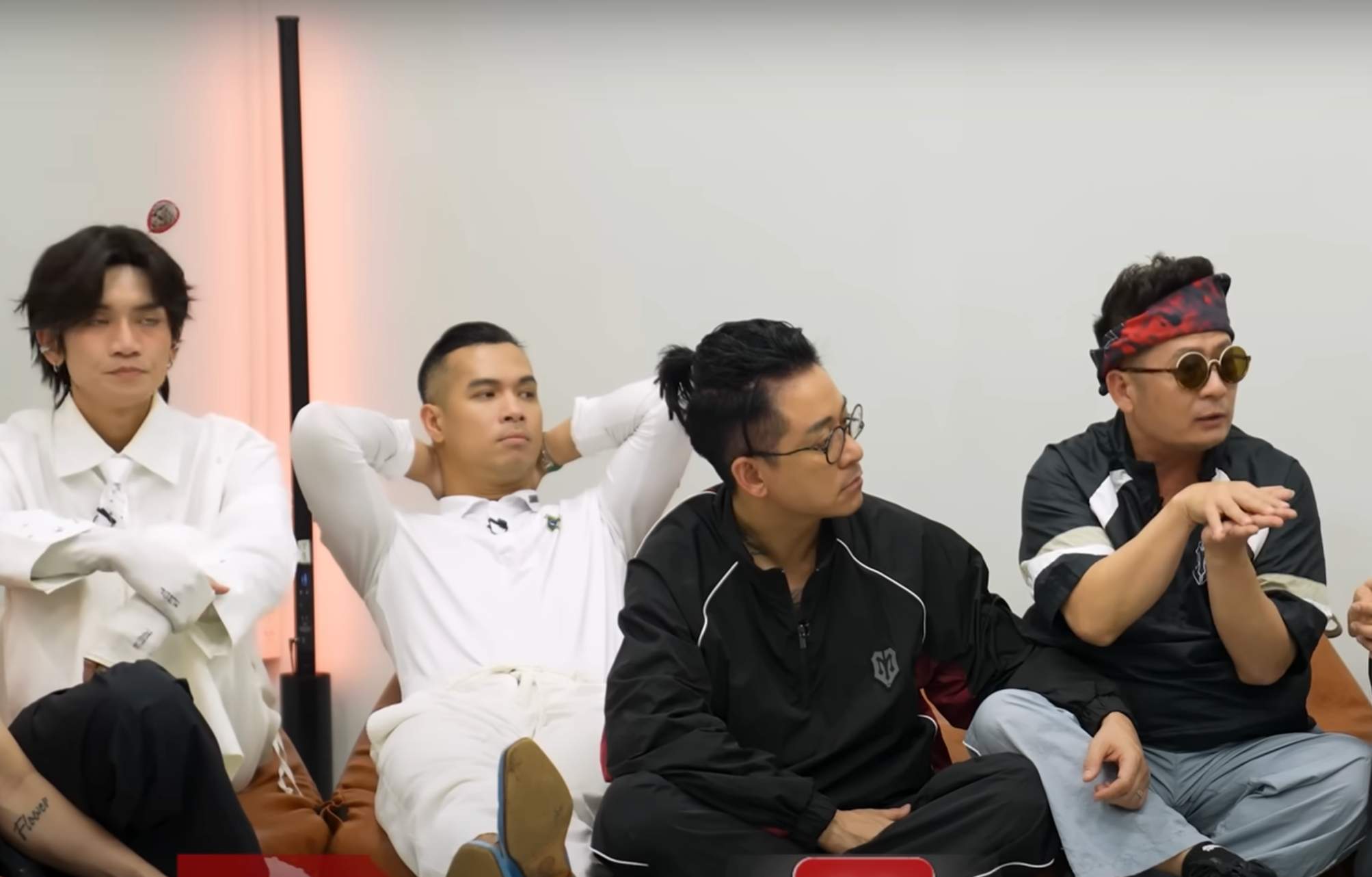 Các anh tài tranh luận trước Công diễn 5 "Anh trai vượt ngàn chông gai". Ảnh: NSX.