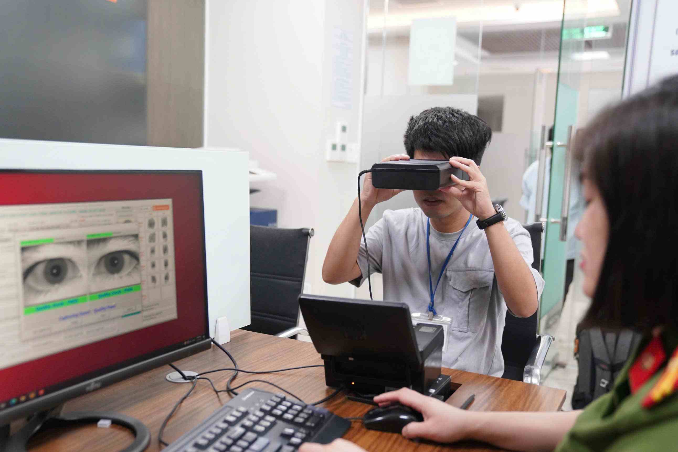 Iris data is collected when making an ID card. Photo: Quang Viet