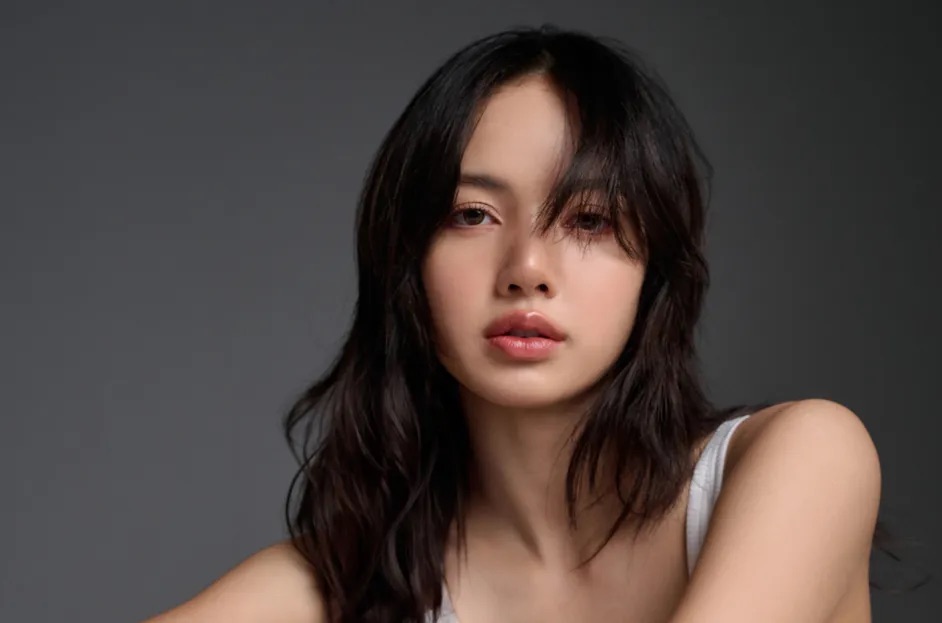 Lisa đẩy mạnh hoạt động solo. Ảnh: Instagram