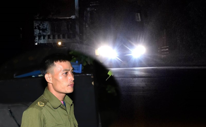 Patrolling and ambushing overnight to prevent waste "thieves" in Hanoi