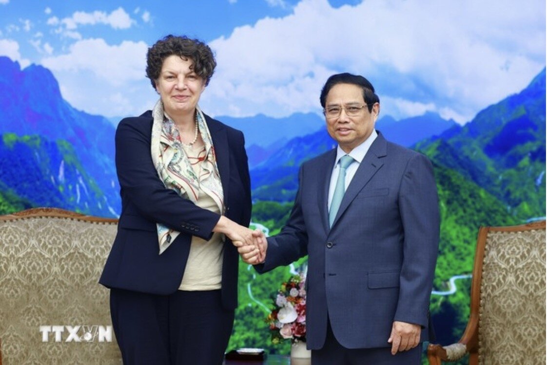 Prime Minister Pham Minh Chinh receives German Ambassador Helga Margarete. Photo: VNA