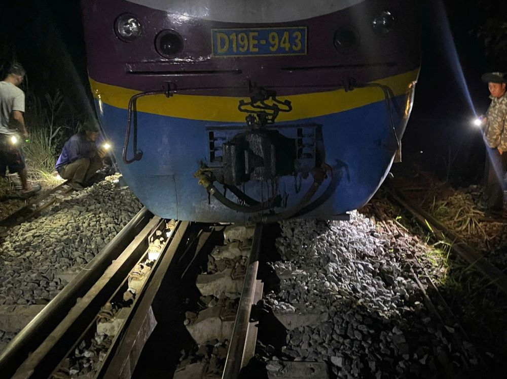 Scene of the train derailment. Photo: H.Nhat.
