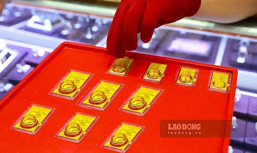 Giá vàng nhẫn trong nước trụ vững ở ngưỡng cao kỷ lục bất chấp thị trường thế giới hạ nhiệt. Ảnh minh họa: Phan Anh