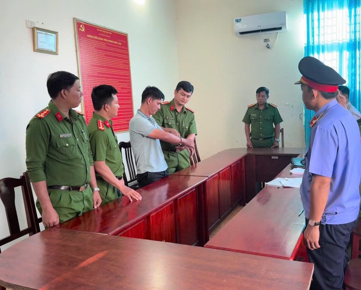 Cán bộ ngân hàng đã lừa đảo hơn 10 tỉ đồng của nhiều người ở TP Phú Quốc. Ảnh: Công an cung cấp