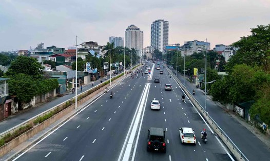 Diện mạo đường Âu Cơ - Nghi Tàm vừa hoàn thành mở rộng. Ảnh: Hữu Chánh