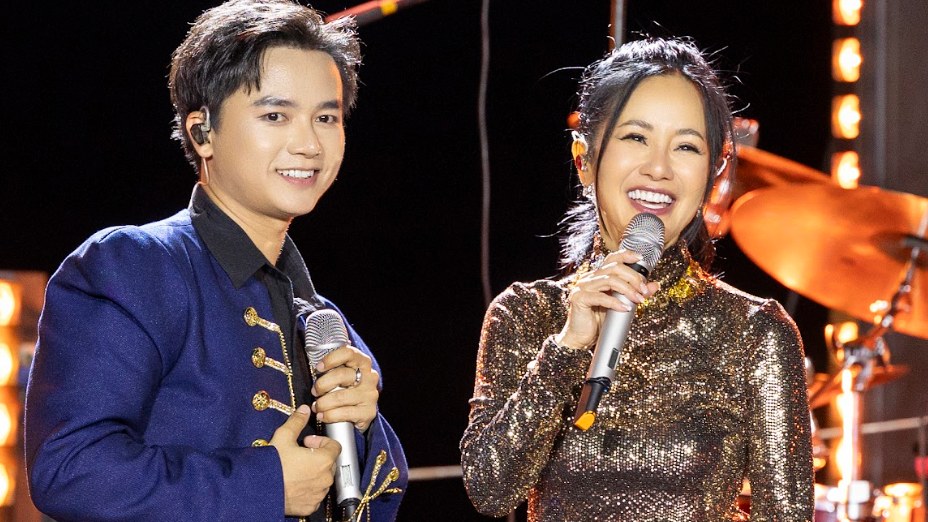 Hồng Nhung và Bùi Công Nam lần đầu song ca. Ảnh: Ban tổ chức