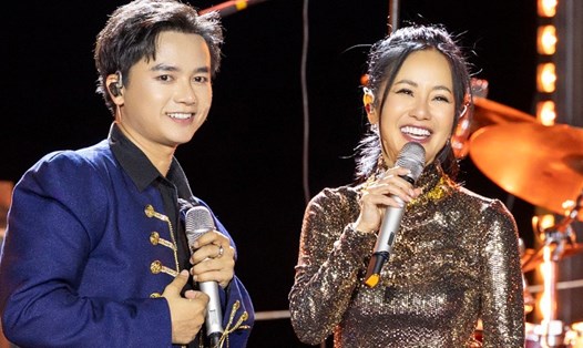 Hồng Nhung và Bùi Công Nam lần đầu song ca. Ảnh: Ban tổ chức