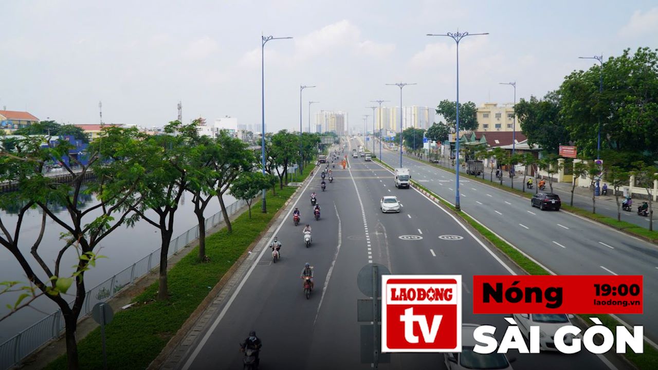 Hot News in Saigon: Median strip removed on major road
