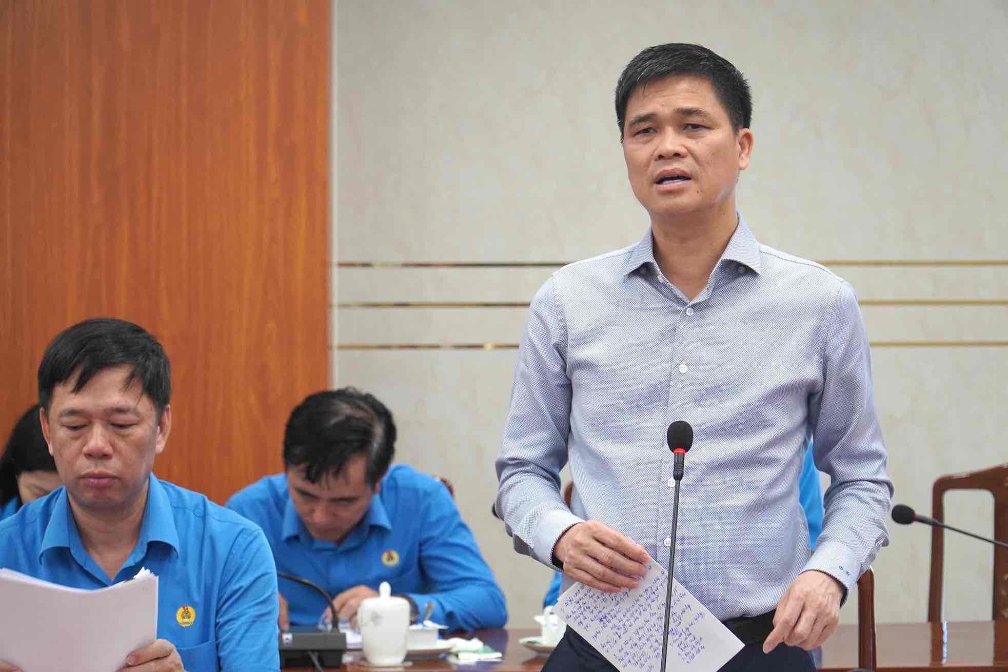 Vice President of the Vietnam General Confederation of Labor Ngo Duy Hieu spoke at a working session with the Dong Nai Provincial Party Committee on the results of developing union members and establishing grassroots unions. Photo: HAC