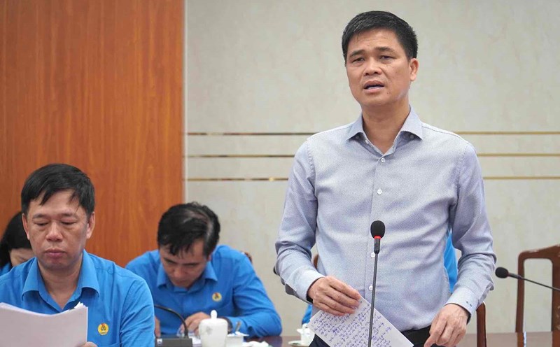 Vice President of the Vietnam General Confederation of Labor Ngo Duy Hieu spoke at a working session with the Dong Nai Provincial Party Committee on the results of developing union members and establishing grassroots unions. Photo: HAC
