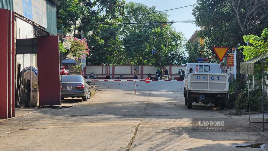 Khi to chuc bac cau, luc luong chuc nang se nghiem cam quay phim, ghi hinh va tu tap ngan can bo doi thuc hien nhiem vu. Den hom nay, cac chot chan da duoc lap. Anh: To Cong.