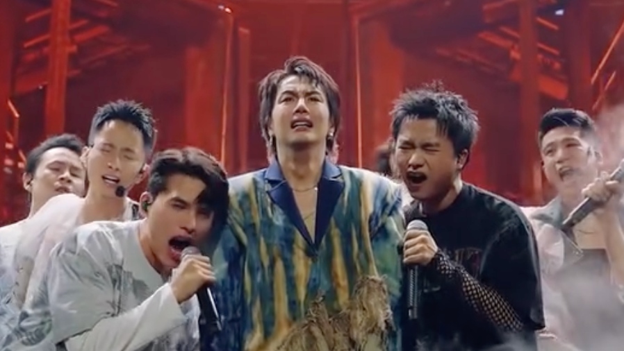 Emotional performance by Duy Khanh and the Children's House. Photo: Producer