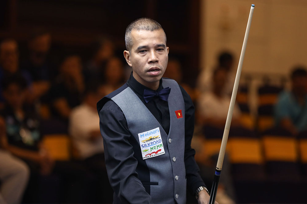 Tran Quyet Chien stopped at the round of 16 of the 2024 world carom 3-cushion billiards tournament. Photo: UMB