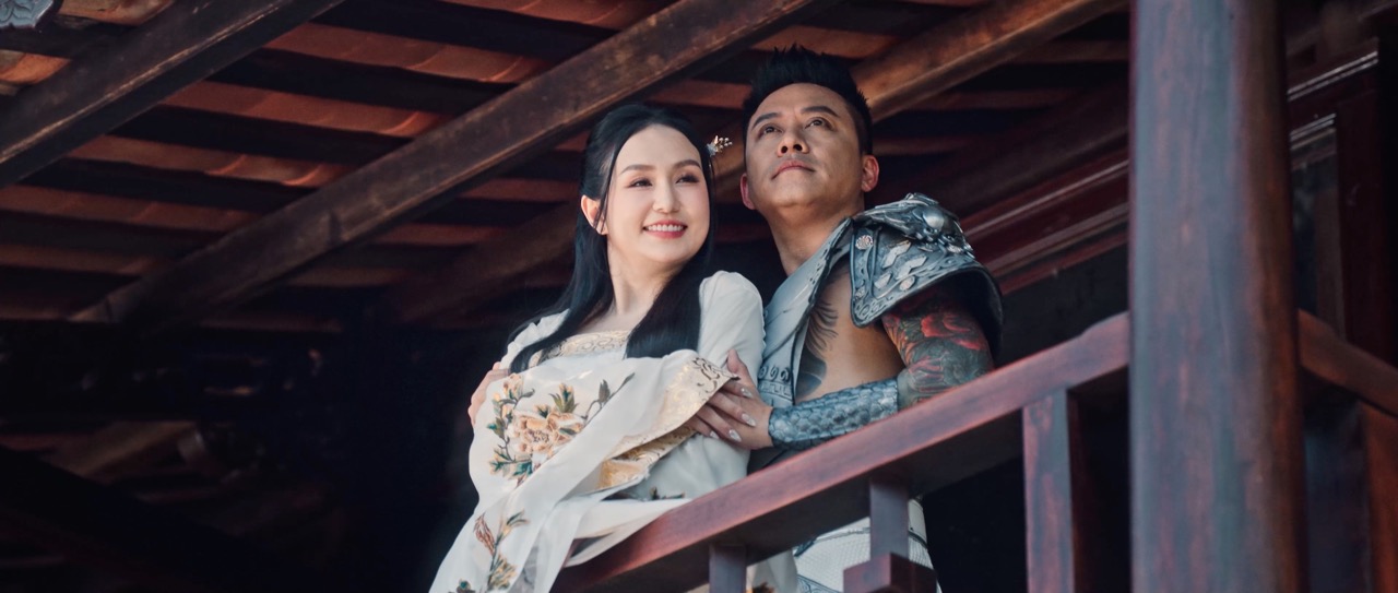 Tuan Hung and his wife Huong Baby. Photo: Facebook character