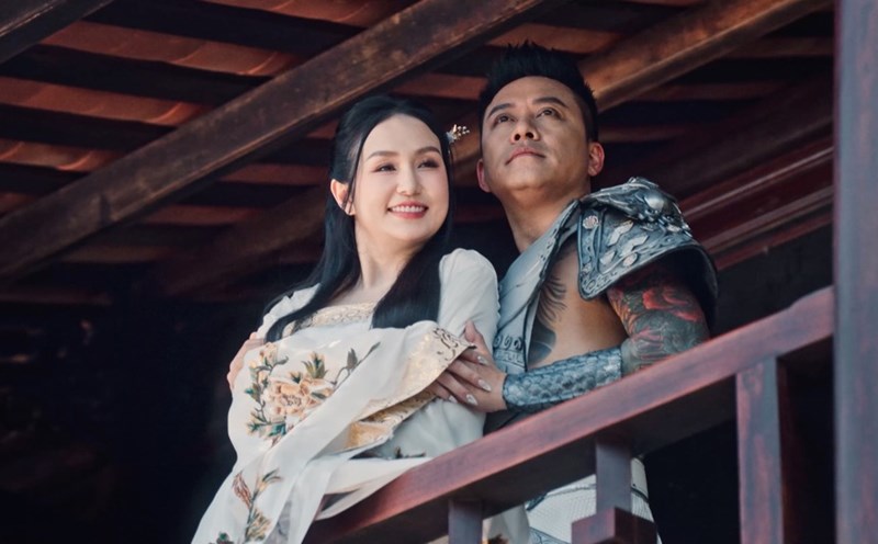 Tuan Hung and his wife Huong Baby. Photo: Facebook character