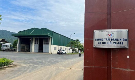 Trung tâm đăng kiểm ở Hòa Bình vẫn thiếu nhân lực trầm trọng. Ảnh: Minh Nguyễn