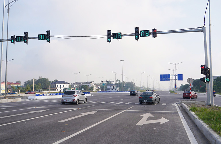 The Vinh - Cua Lo Boulevard project with a total length of 10.8km opened to traffic on the morning of August 29. Photo: Quang Dai