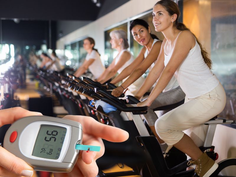 Bài tập tác động thấp không làm đường huyết tăng đột biến. Đồ họa: Hạ Mây