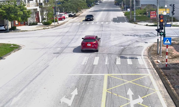 A car ran a red light and was fined in Bac Giang. Photo: Bac Giang Provincial Police
