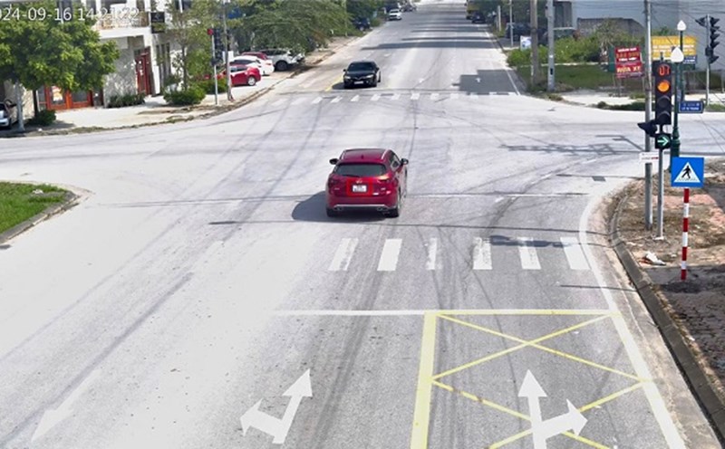 A car ran a red light and was fined in Bac Giang. Photo: Bac Giang Provincial Police