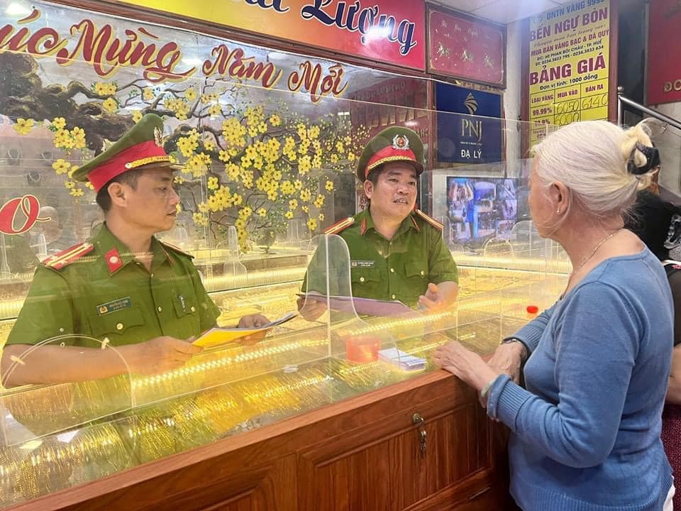 Cán bộ Phòng Cảnh sát điều tra tội phạm về trật tự xã hội, Công an tỉnh Thừa Thiên Huế - đơn vị được đề xuất tặng danh hiệu Anh hùng Lực lượng vũ trang nhân dân. Ảnh: PC02 Thừa Thiên Huế