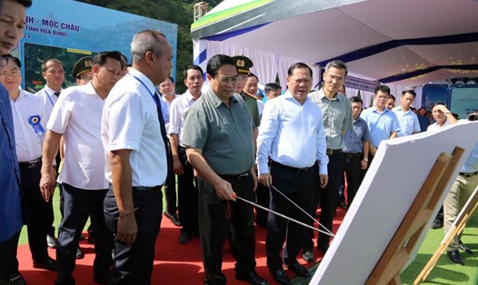 Thủ tướng Chính phủ Phạm Minh Chính dự Lễ Khởi công cao tốc Hòa Bình - Mộc Châu. Ảnh: Viết Đào