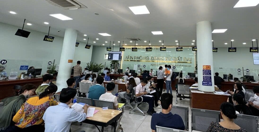 To date, there are only about 9,000 land records remaining, including both new and old land tax records. Photo: Bao Chuong