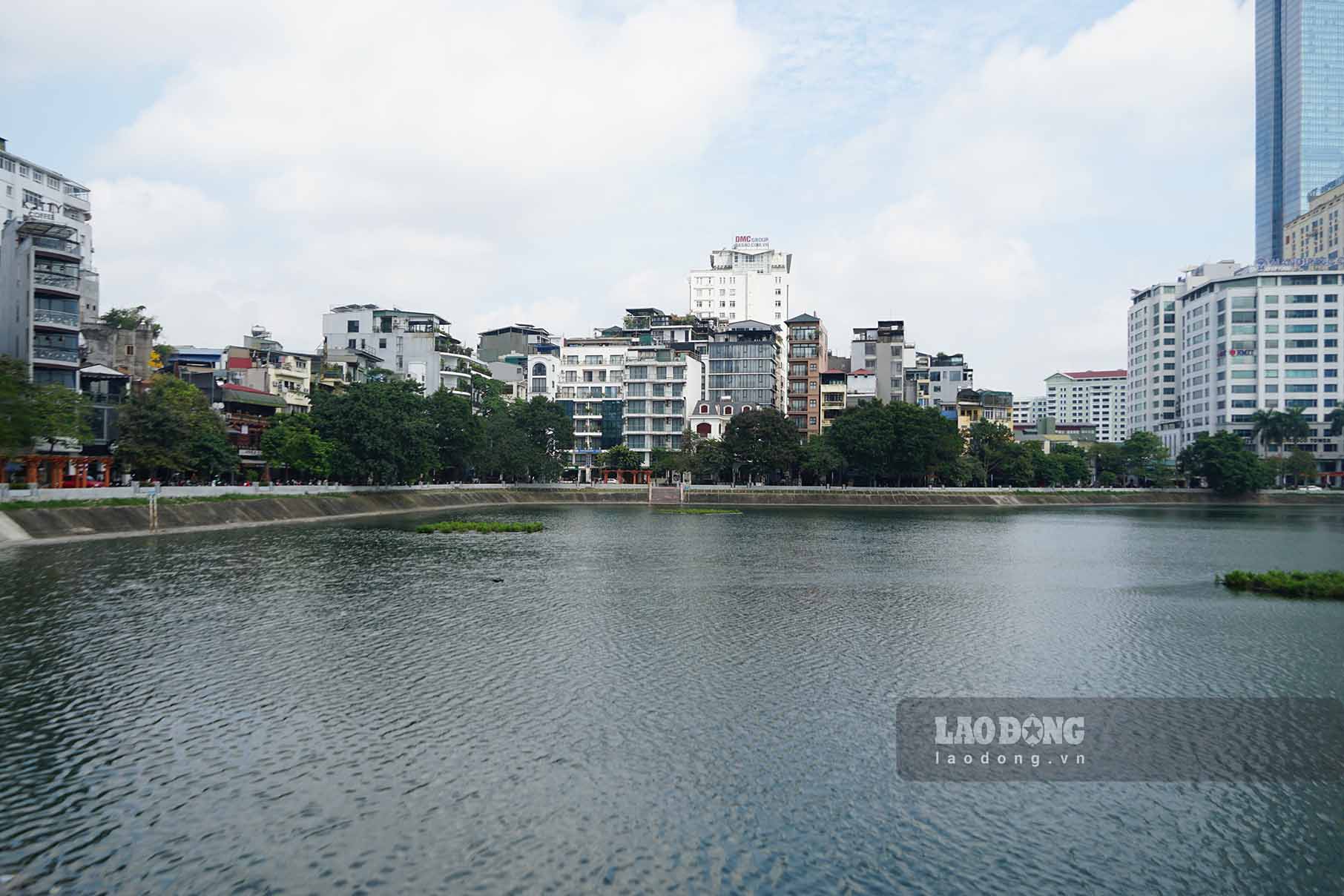 Nhieu nguoi dan song xung quanh khu vuc ho cung cho biet, ho Ngoc Khanh truoc day kha don dieu, chi dong duc vao nhung ngay cuoi nam do nguoi dan do ve xem  ban phao hoa. Nguoi dan ky vong sau khi du an hoan thanh se thu hut duoc them nhieu du khach den dia diem nay.