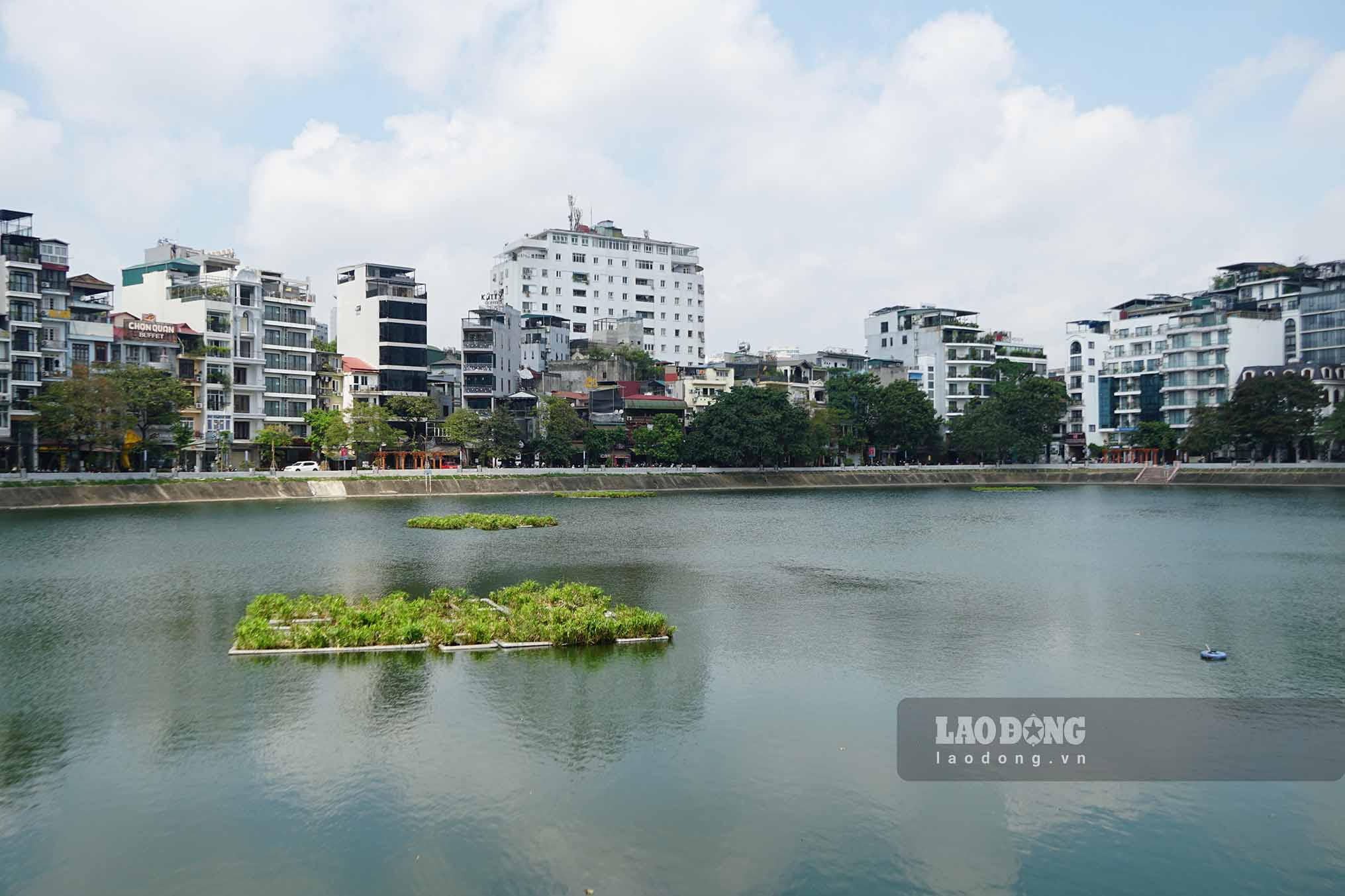 Tong dien tich he duong khi lat da doan tuyen Pham Huy Thong khoang 3.700m2. Trong do, khoang 1.900m2 la dien tich co the danh cho cac hoat dong kinh doanh, to chuc cac hoat dong vui choi, giai tri cho du khach.