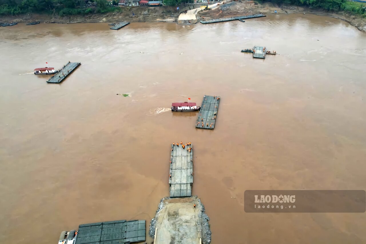 Truoc do vai gio, bo doi da tien hanh ghep noi cac dot khoi dau tien. Theo ghi nhan, co 26 dot khoi, 2 dot mo de khop noi duoc su dung. Anh: To Cong.