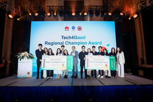 Doi Viet Nam va doi Campuchia cung xuat sac danh giai nhat tai cuoc thi Tech4Good, vuot qua 23 doi den tu 23 quoc gia de tien vao vong chung ket toan cau. Anh: Linh Khanh