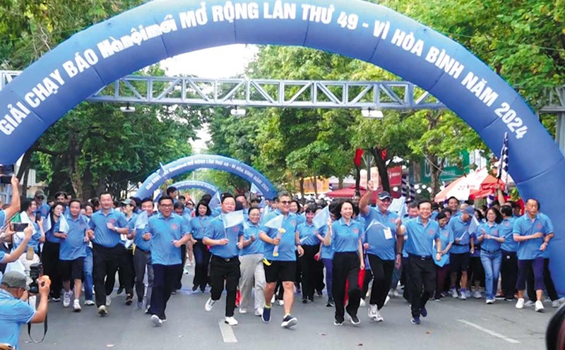 Hanoi: Nearly 50 years of running spreads the message of peace