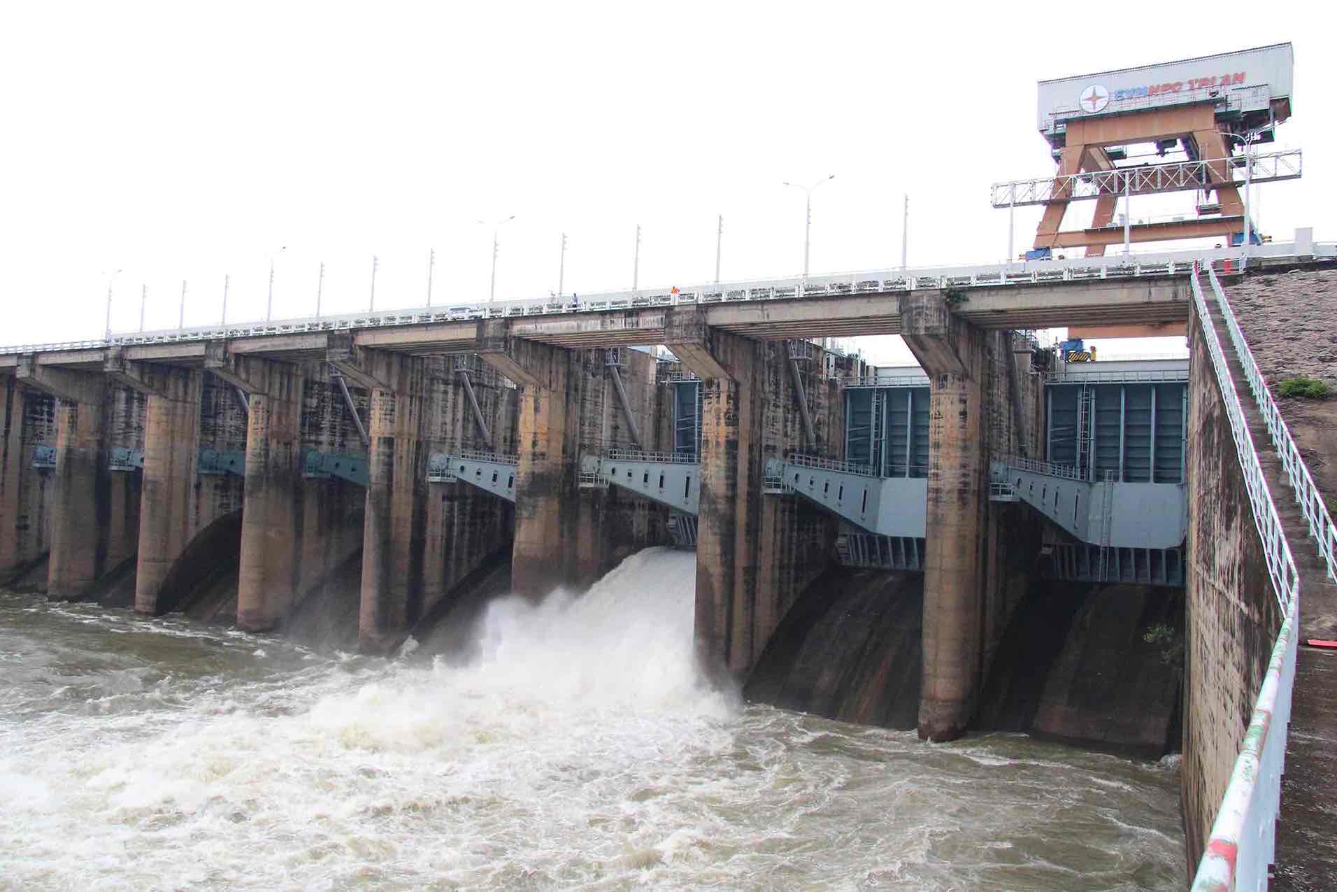 Hồ Thủy điện Trị An giảm xả lũ. Ảnh: HAC