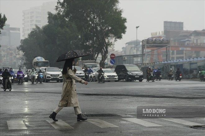 According to the weather report, from the evening of September 29 to the night of September 30, in the Northern region and Thanh Hoa, there will be moderate rain, heavy rain and scattered thunderstorms before the cold air arrives. Photo: An An