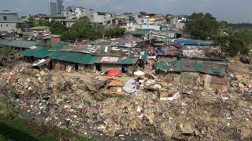 Workers face risk of disease from garbage after storm