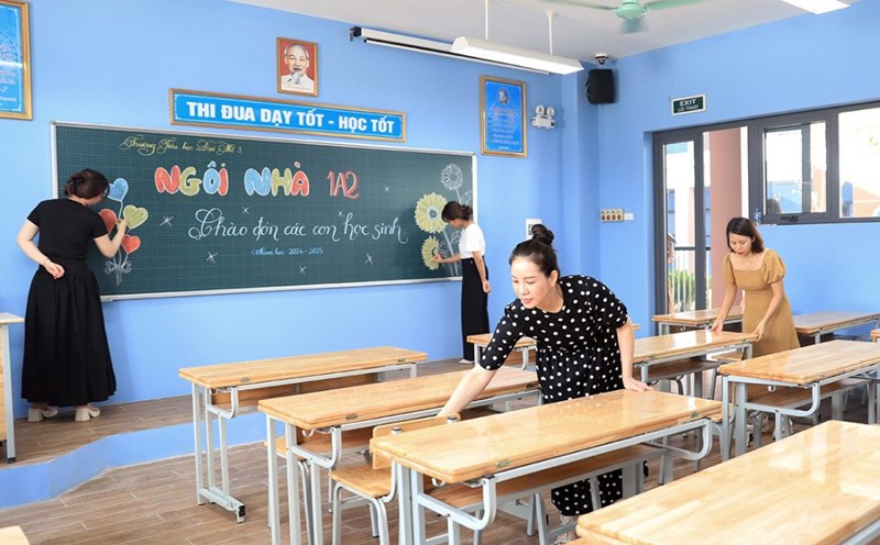 It is proposed that teachers continue to receive seniority allowances until the new salary policy is implemented. Photo: Quang Thai
