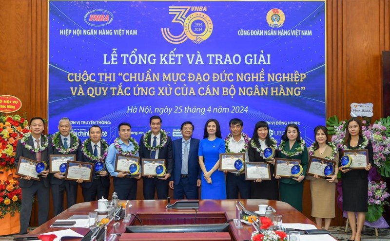 Vietnam Banking Union cooperates to award the contest "Professional ethics and code of conduct for banking staff". Photo: Vietnam Banking Union