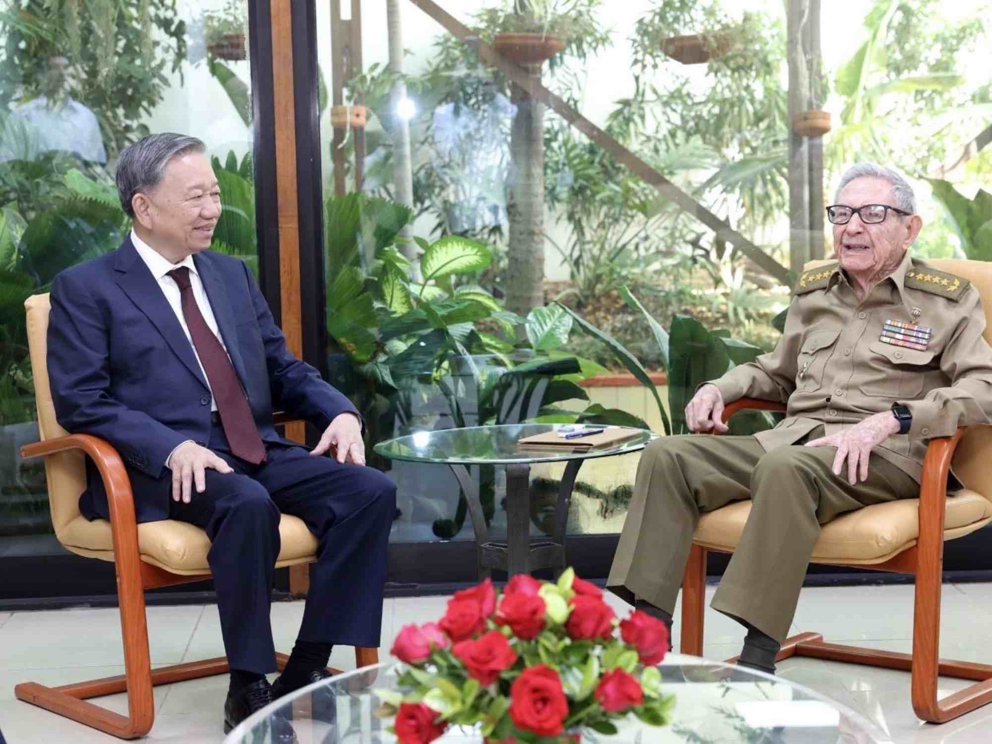 General Secretary and President To Lam met with Cuban Revolutionary Leader, General Raul Castro Ruz. Photo: VNA