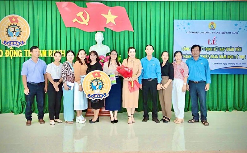 Launching the first private preschool union in Khanh Hoa. Photo: Mai Thuy