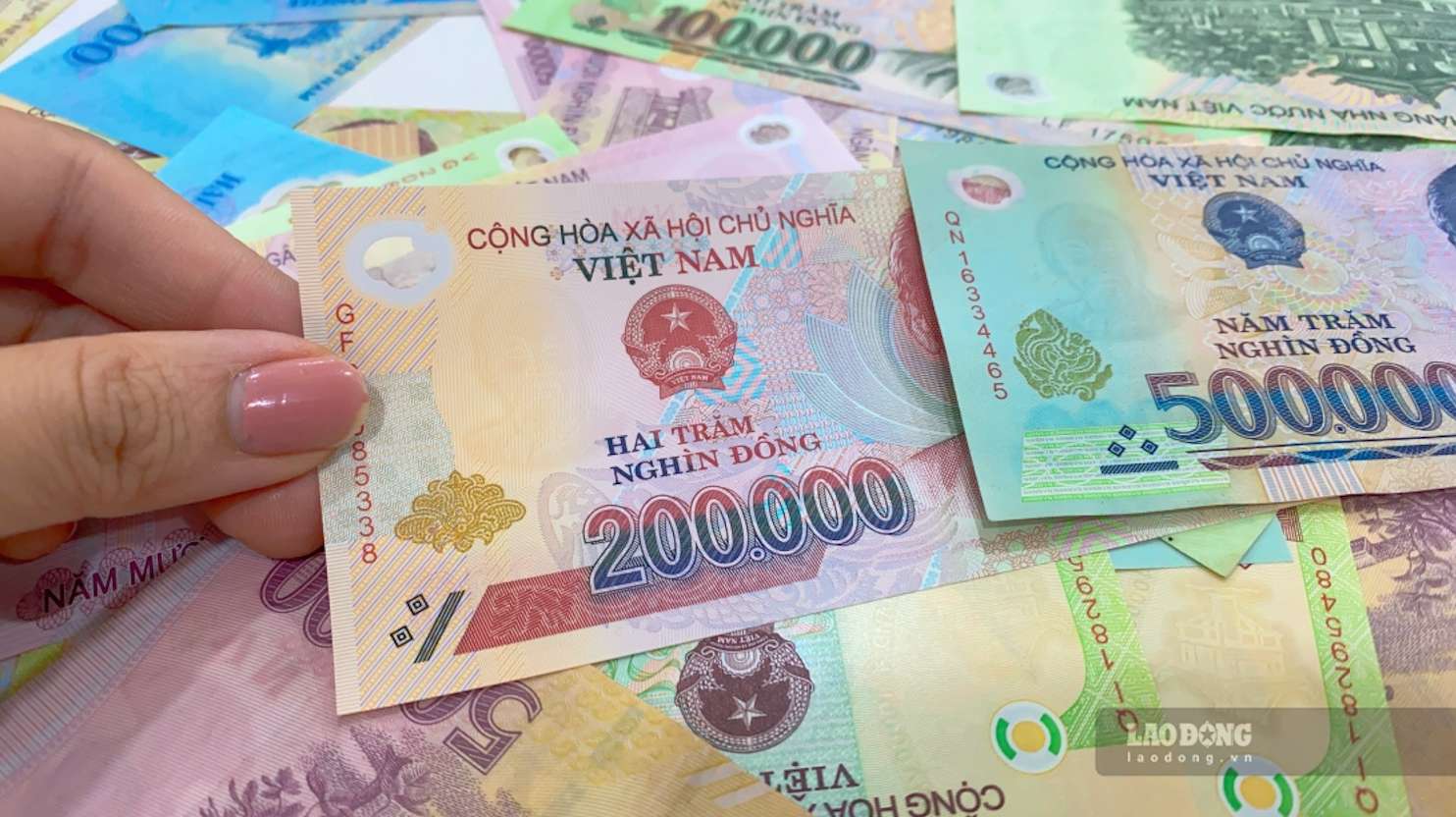 Interest Rate for 12-month term savings in the banking system fluctuates around 4.4 - 9.5%. Illustration photo: Tra My