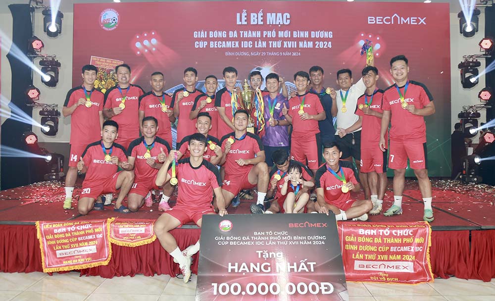 Bamboo FC won the Binh Duong New City Football Tournament - Becamex IDC Cup 2024. Photo: Anh Cuong