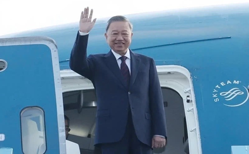 General Secretary and President To Lam left Hanoi for a state visit to Mongolia and Ireland, to attend the 19th Francophone Summit and to pay an official visit to the French Republic. Photo: VNA